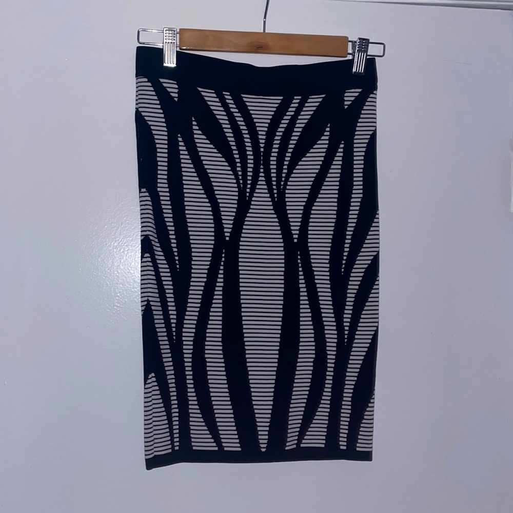 Bebe, black and white skirt, size xs